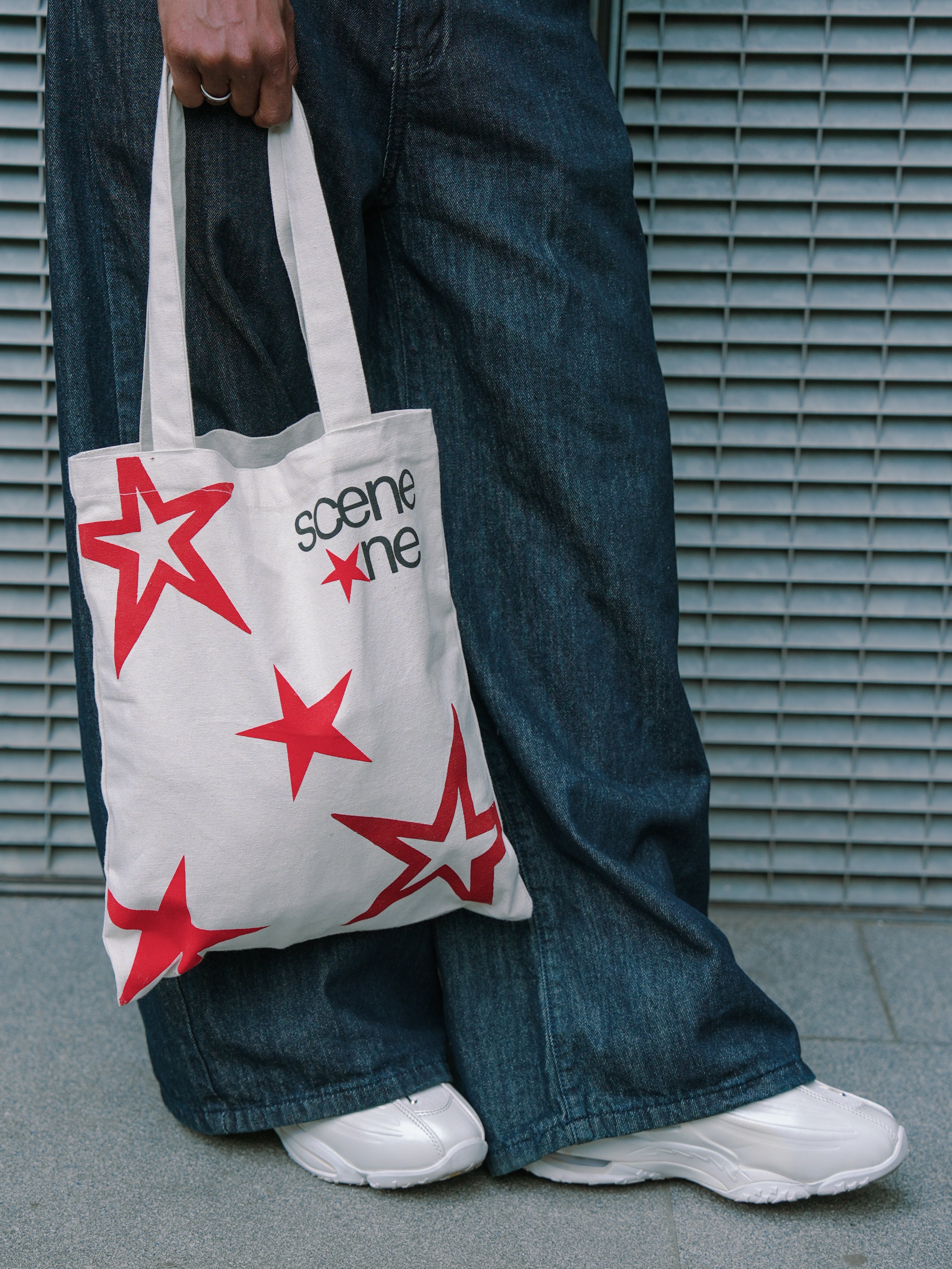 SCENE ONE STAR TOTE - BEIGE