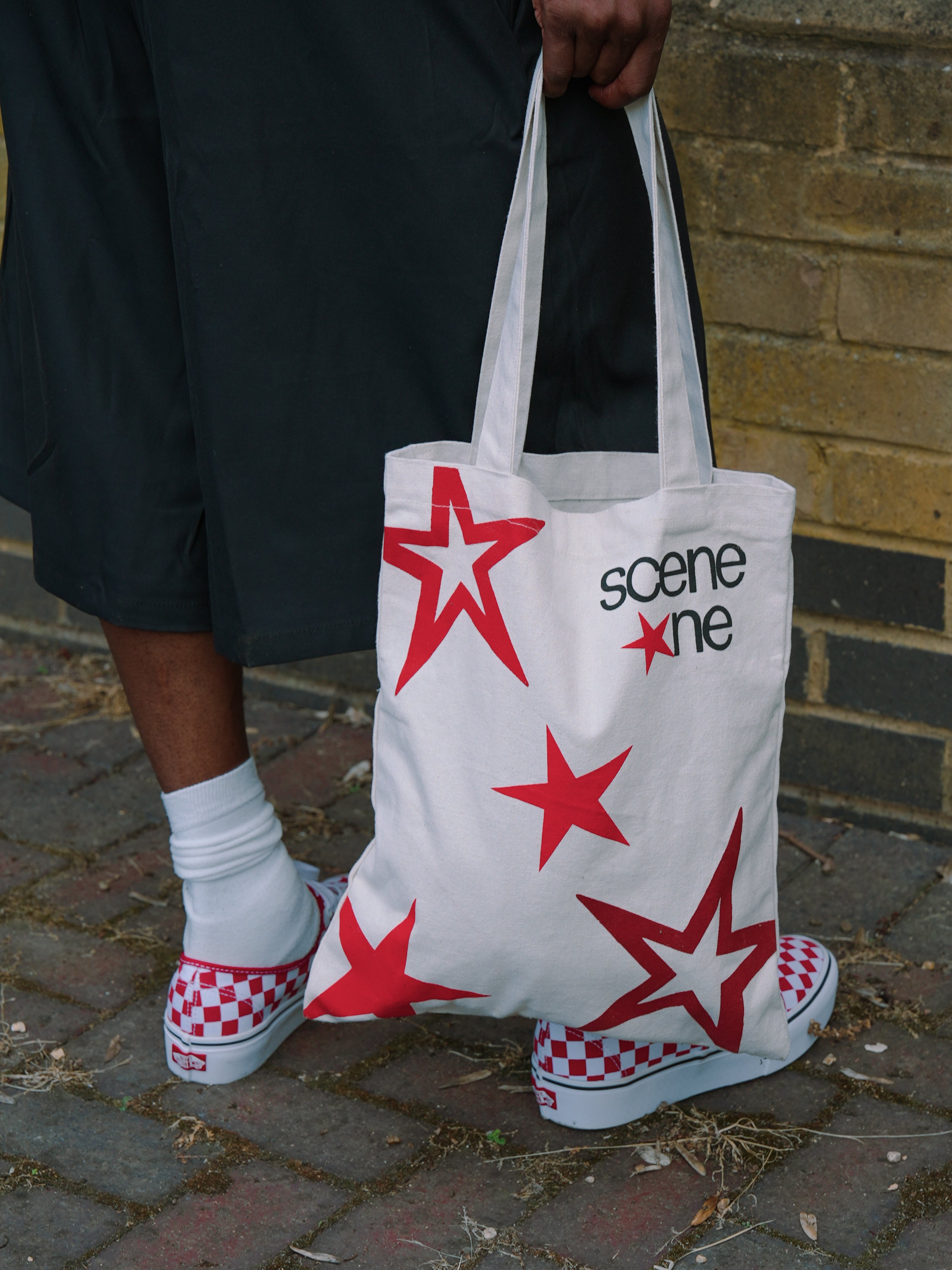 SCENE ONE STAR TOTE - BEIGE