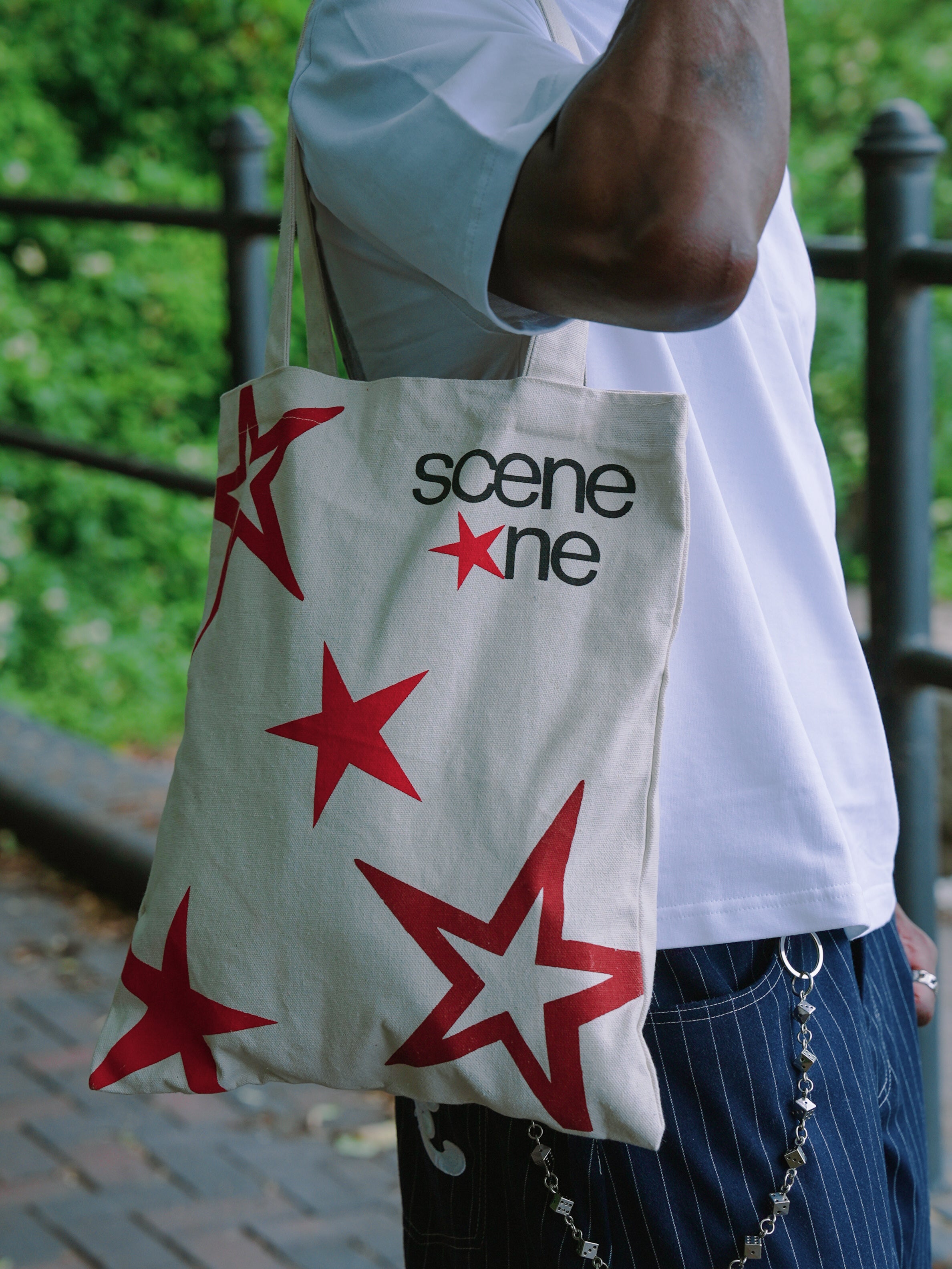 SCENE ONE STAR TOTE - BEIGE